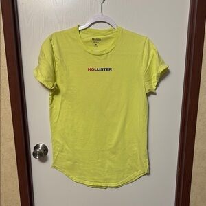 Hollister Men’s Yellow T-Shirt Size S